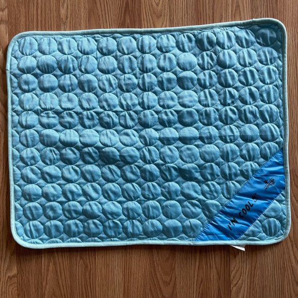 Inspector Tail Self Cooling Mat for Dog Blue Cool Core Fabric Sandwich Mesh Mat - Picture 1 of 10